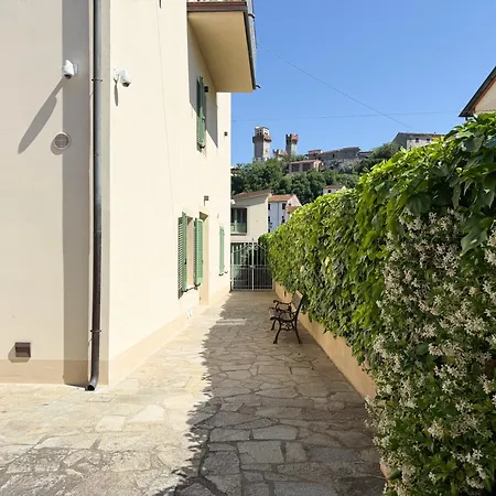 Cuore Di Nozzano Castello アパート